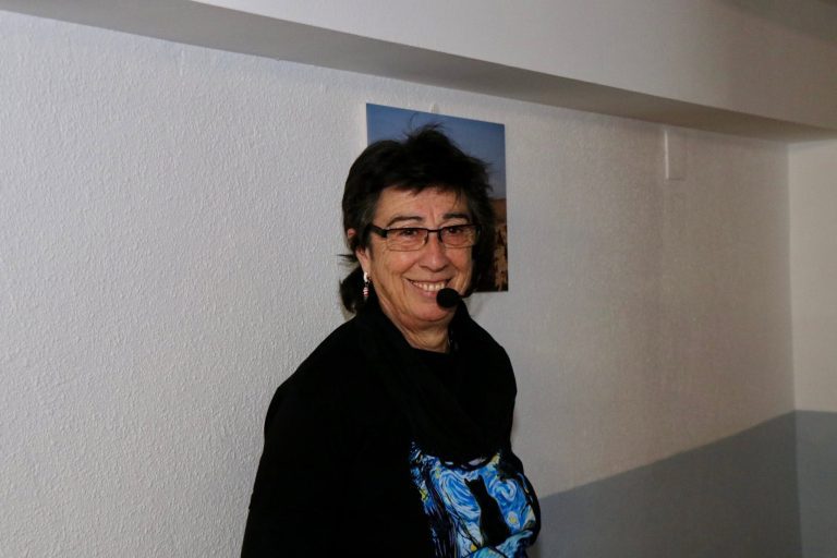 Archivo: Imagen de Marisa Maliaño durante el acto “Somos bacterias venidas a más” (Robe) ¿o venidas a menos? | Pool Ágora Solidaria Cultura y Memoria Luis Toca/Óscar Juárez - 28.01.2026