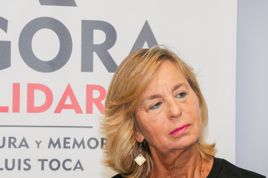 Imagen de Cristina Ruiz Guerrero durante la presentación de su poemario 'Florezcan azules las hortensias' | Pool Ágora Solidaria Cultura y Memoria Luis Toca/Óscar Juárez - 25.09.2026