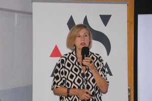 Charo Quintana durante su encuentro con mujeres en el Ágora Solidaria Cultura y Memoria | Pool Ágora Solidaria Cultura y Memoria Luis Toca/Óscar Juárez - 09.09.2026