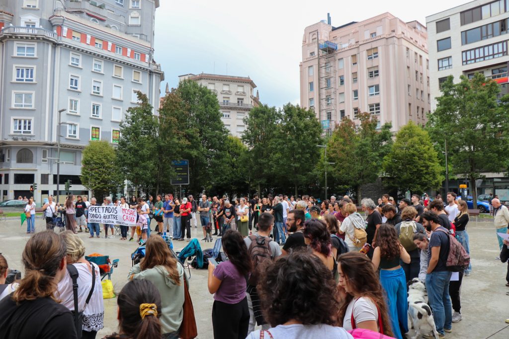Imagen de la concentración por la vivienda en Cantabria | Pool Ágora Solidaria Cultura y Memoria Luis Toca/Óscar Juárez - 29.09.2026