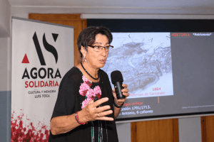Imagen de Marisa Maliaño Toca durante el acto de 'Piquío, la destrucción sigue' | Pool Ágora Solidaria Cultura y Memoria Luis Toca/Óscar Juárez - 16.09.2026