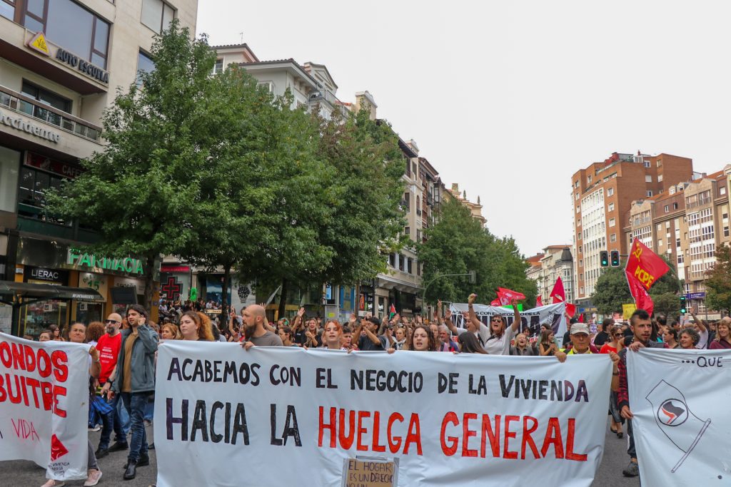 Imagen de la manifestación por la vivienda y la huelga general | Pool Ágora Solidaria Cultura y Memoria Luis Toca/Óscar Juárez - 03.10.2026