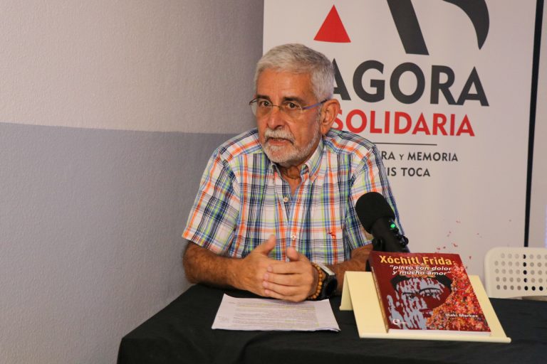 Imagen de Iñaki Markez durante la presentación de su libro ‘Xóchitl Frida: Pinto con dolor y mucho amor’ | Pool Ágora Solidaria Cultura y Memoria Luis Toca/Óscar Juárez - 07.10.2026